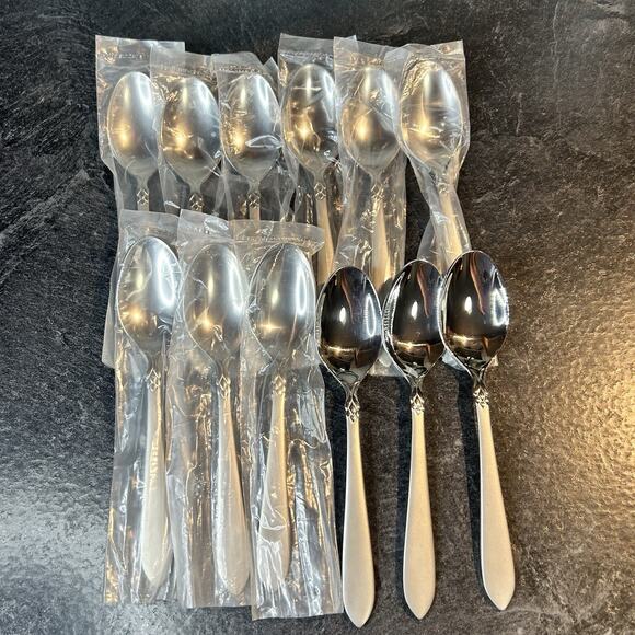 12 Oval Soup Spoons Oneida Stainless Steel Jacqueline‎ Simba 18/10 Satin Handle - Picture 1 of 7